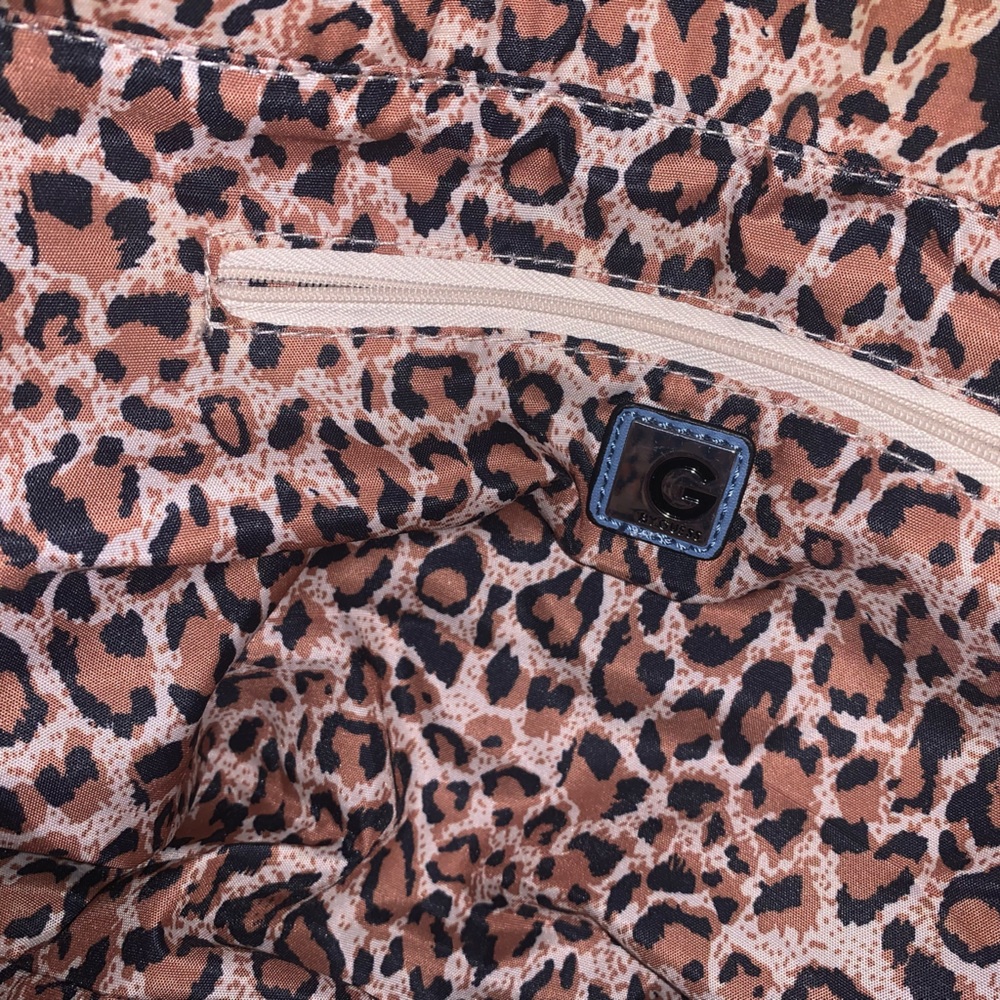 GUESS purse - Picture 5 of 5